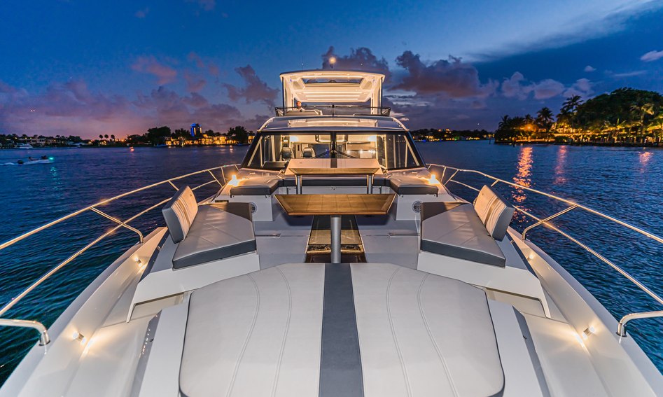 Galeon 680 Fly, Deck Area