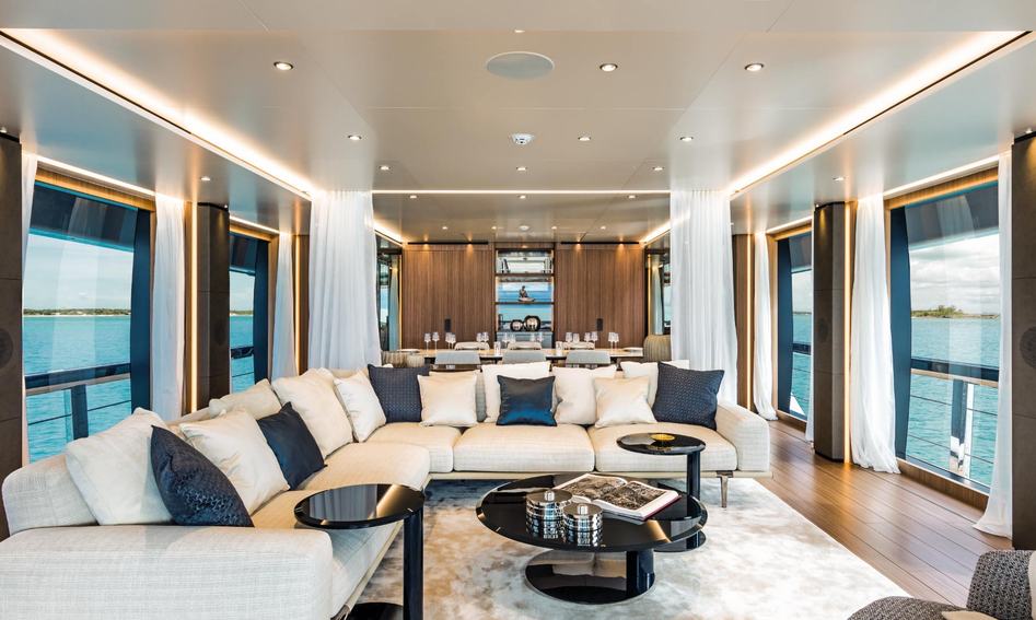 Custom Line Saetta 120&#039; , Interior