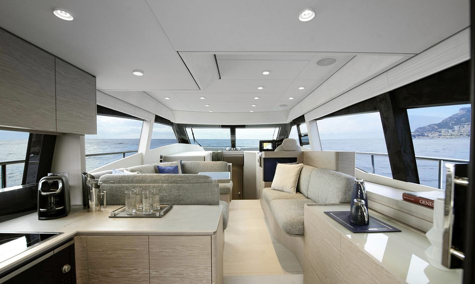 Ferretti 500, Interior