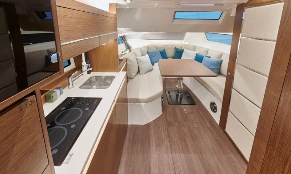Jeanneau Cap Camarat 12.5 WA , Interior