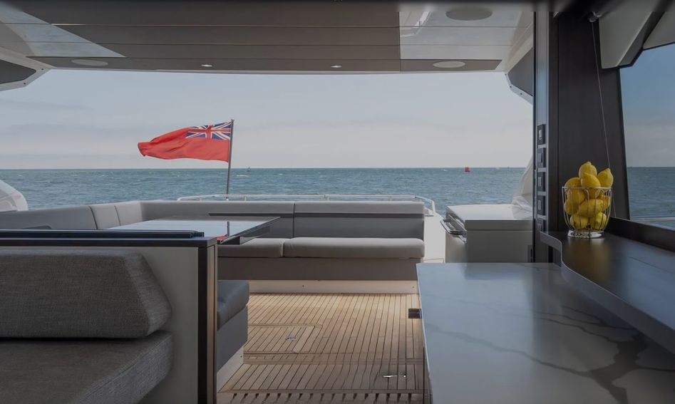 Sunseeker Predator 75 Gen 2, Deck Area