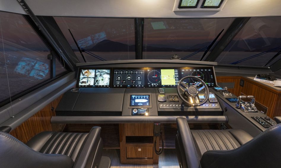 Riviera 72 Sports Motor Yacht Series II Gen 3, Helm Station