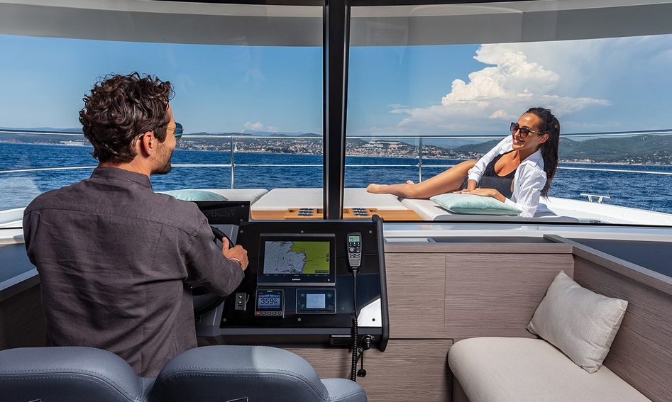 Fountaine Pajot MY4.S, Helm Station