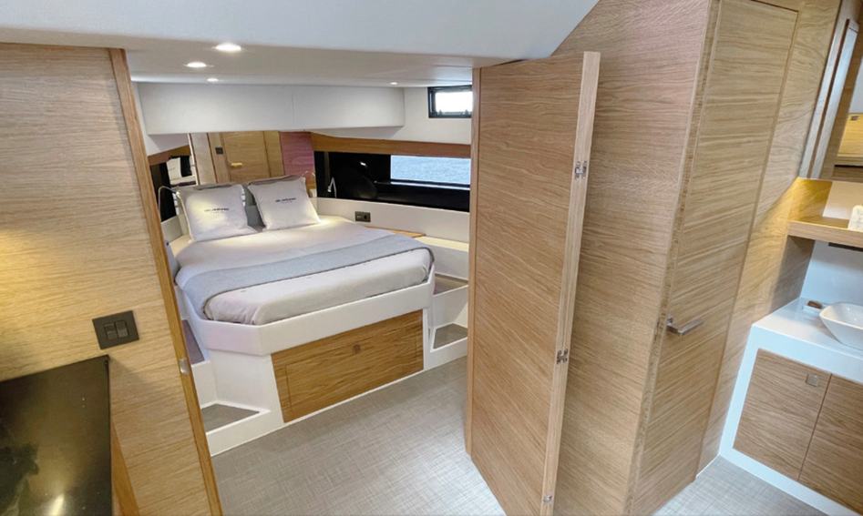 De Antonio D50 Open , Accommodation