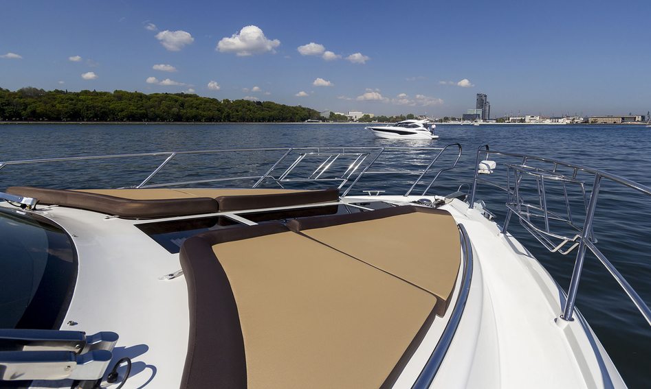 Galeon 420 Fly, Deck Area