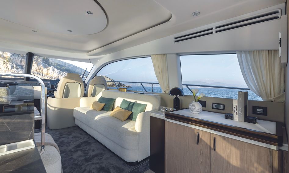 Azimut Fly 53 Gen 2, Interior