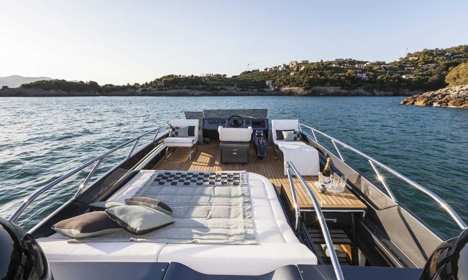 Pershing 82, Fly Deck/Sportdeck