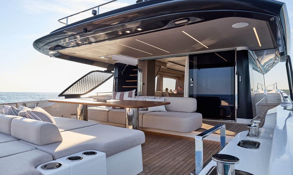 Prestige F6.7, Deck Area
