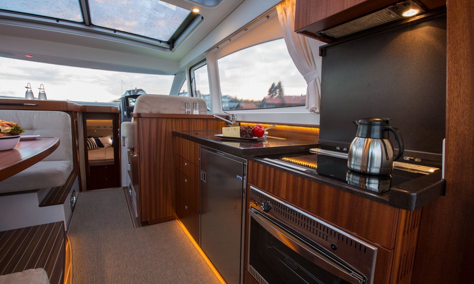 Nimbus 405 Flybridge, Interior