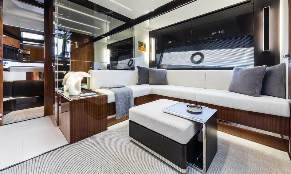 Riva 56&#039; Rivale, Interior