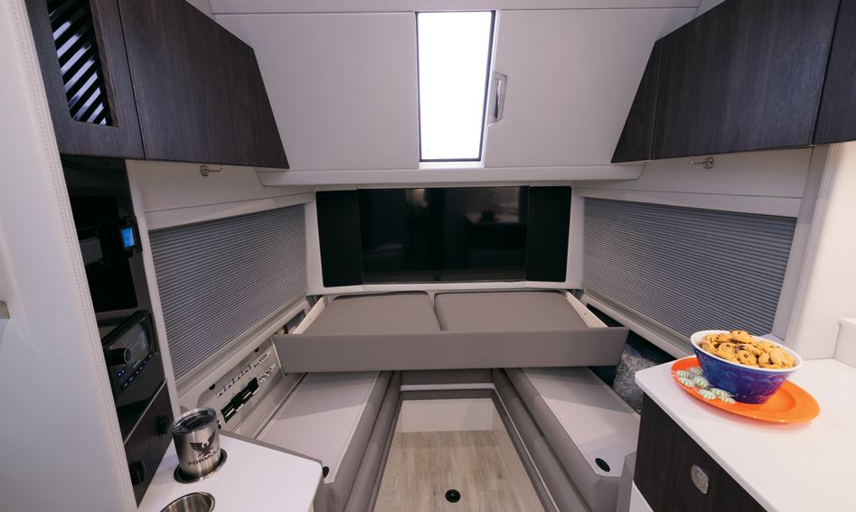 Formula 457 Center Console Fish , Accommodation