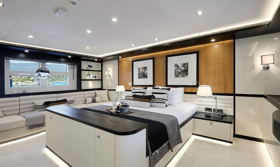 Bering Yachts Bering 77 , Accommodation