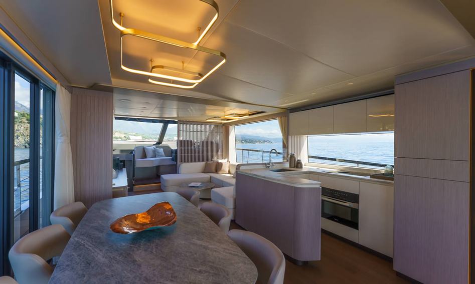 Absolute 70 FLY, Interior