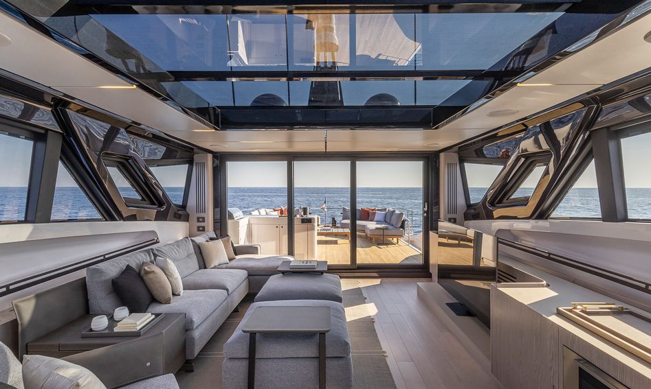 Ferretti 1000 Skydeck, Interior