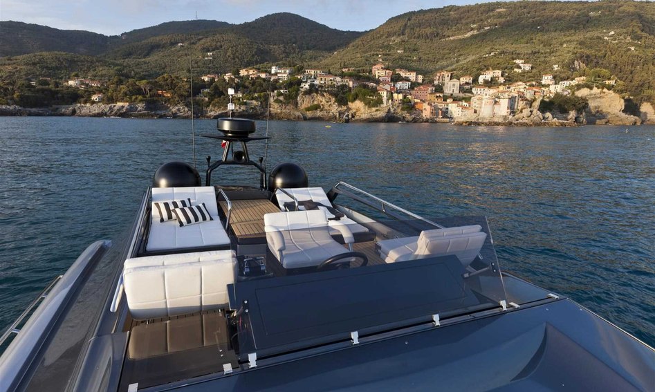 Pershing 74, Fly Deck/Sportdeck