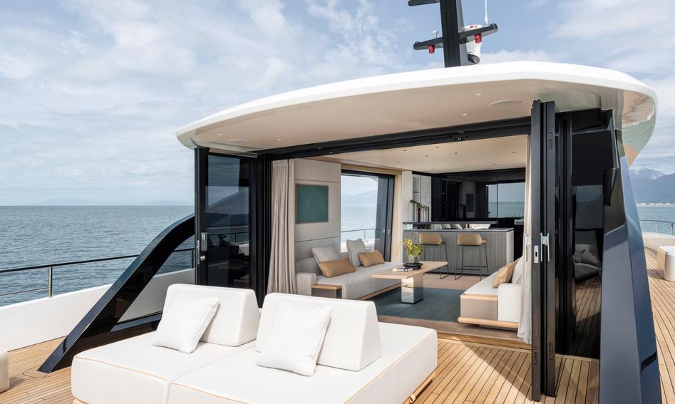 Azimut Grande 30M, Fly Deck/Sportdeck