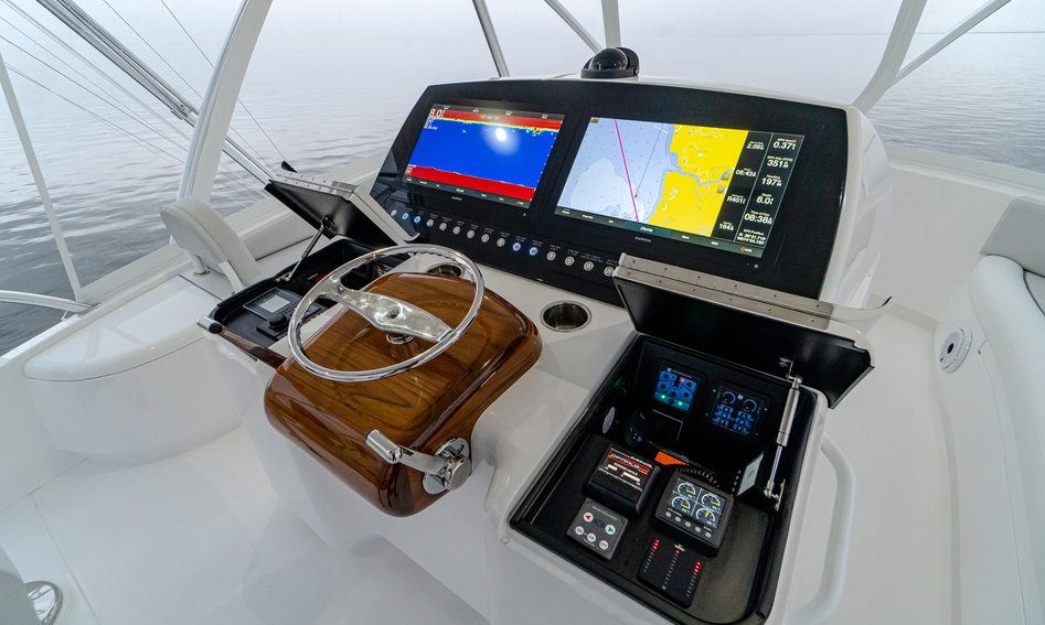 Viking 54C Gen 2, Helm Station