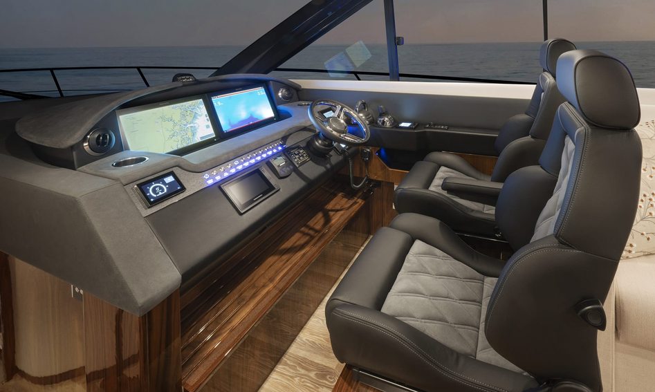 Riviera 6000 Sport Yacht Platinum Edition Mk2, Helm Station