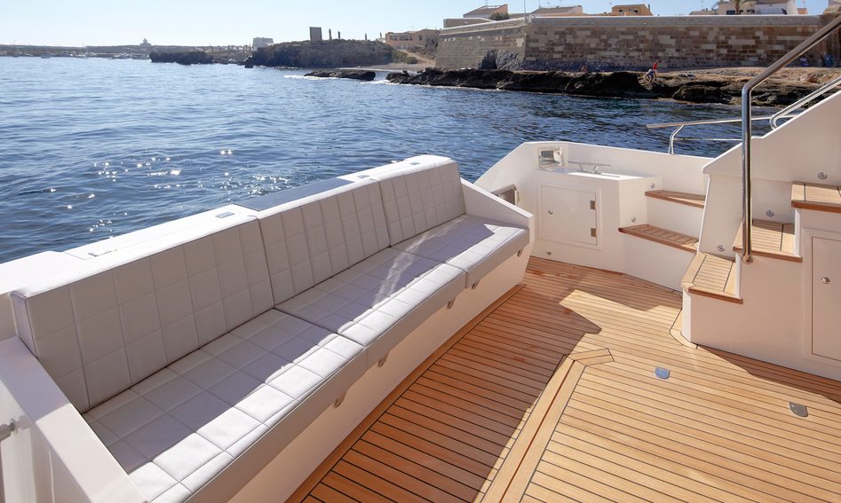 Astonda 52 Flybridge Mk2, Deck Area