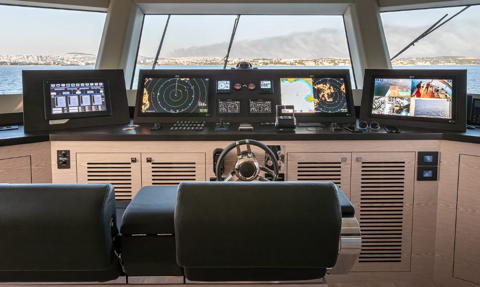 Numarine 40MXP, Helm Station