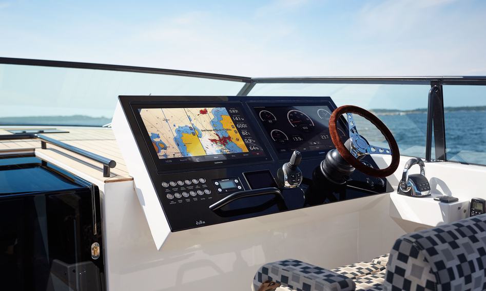Delta Powerboats 60 Open IB, Helm Station