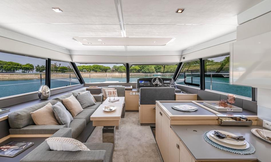 Fountaine Pajot MY5, Interior