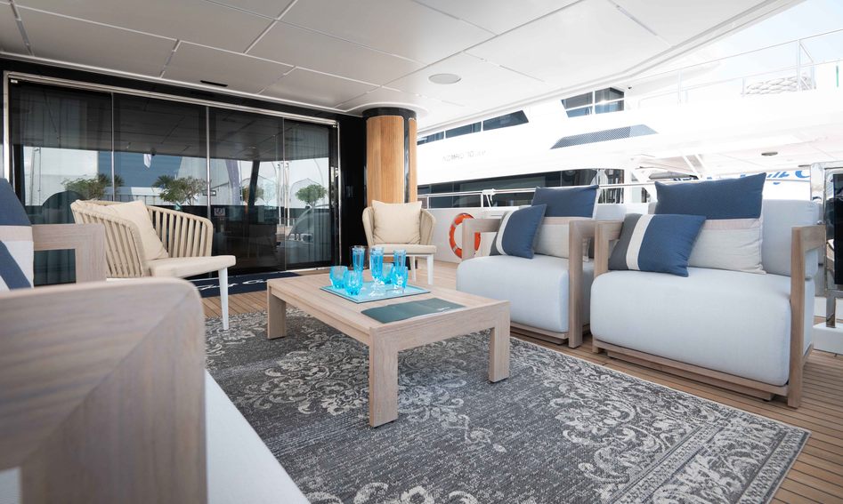 Gulf Craft Majesty 111, Deck Area