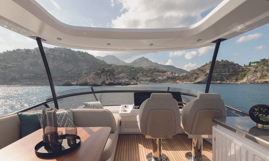 Azimut Magellano 60, Fly Deck/Sportdeck