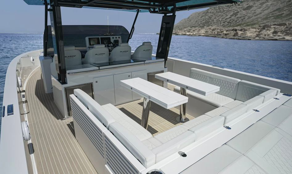 De Antonio D42 Open , Deck Area