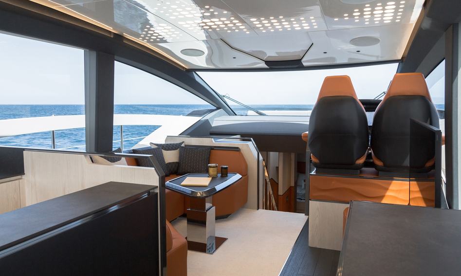 Astondoa 677 Coupé, Interior