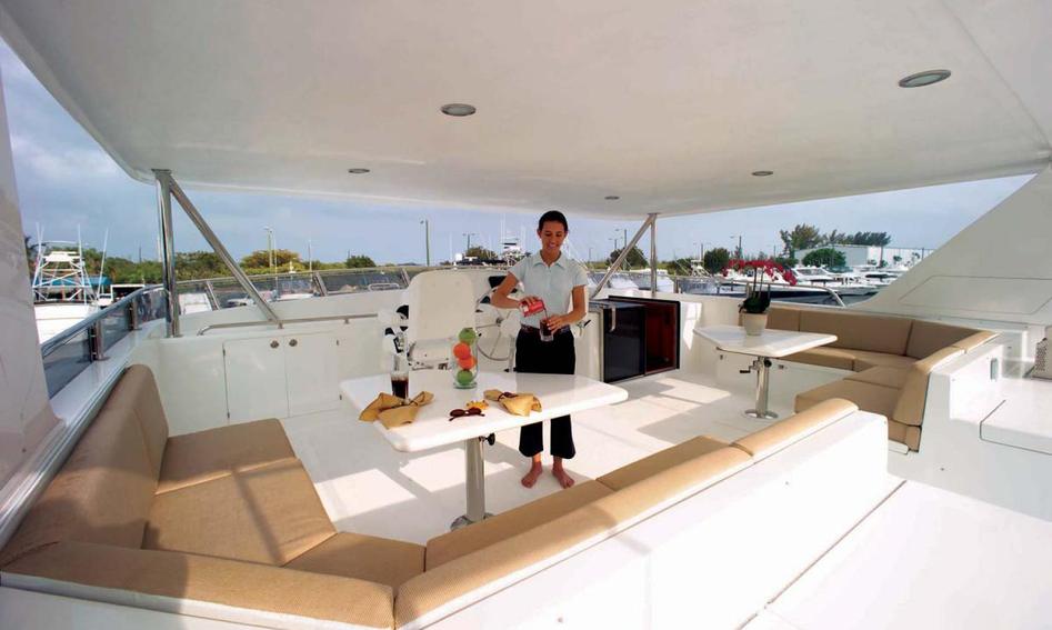 Outer Reef 750 Motoryacht, Fly Deck/Sportdeck