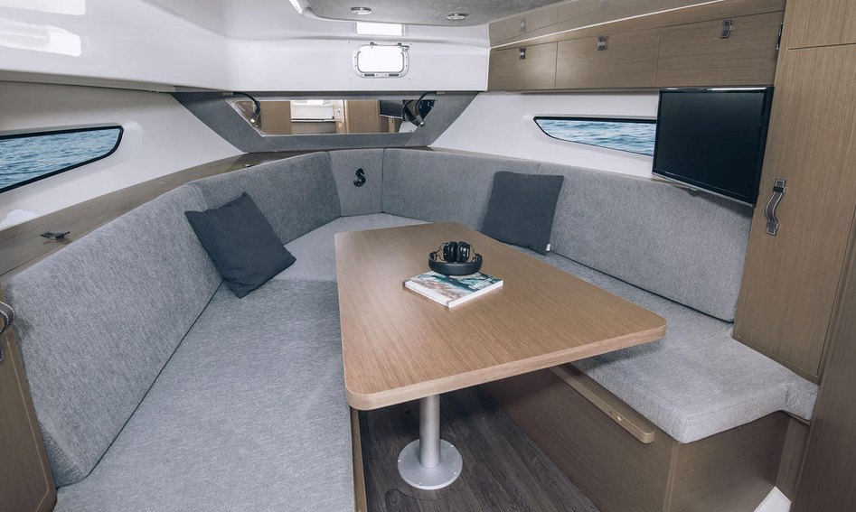 Beneteau Gran Turismo 32, Interior