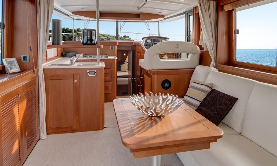 Beneteau Swift Trawler 44, Interior