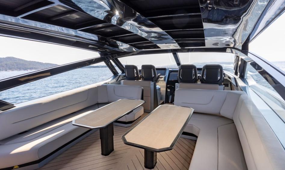 Wajer 77, Deck Area