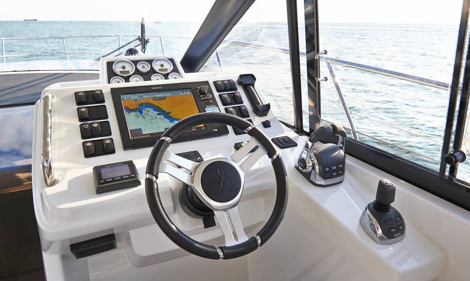 Jeanneau Leader 40 Mk2, Helm Station