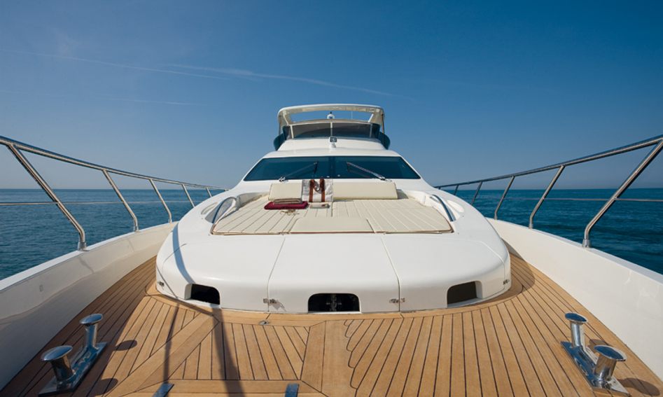 Azimut 78 Gen 1, Deck Area