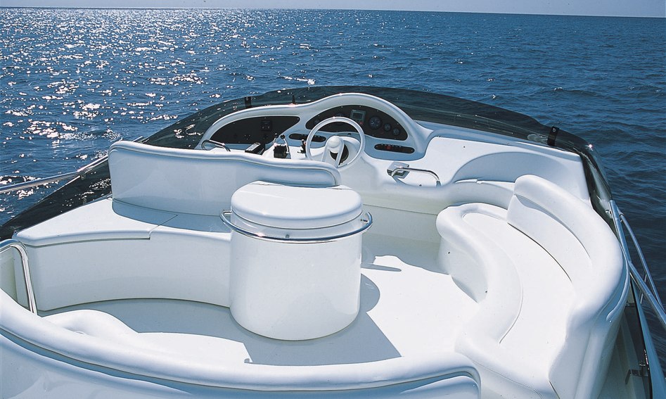 Azimut 46 Evolution, Deck Area