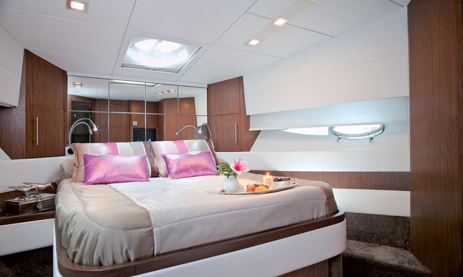 Rodman Muse 50, Accommodation