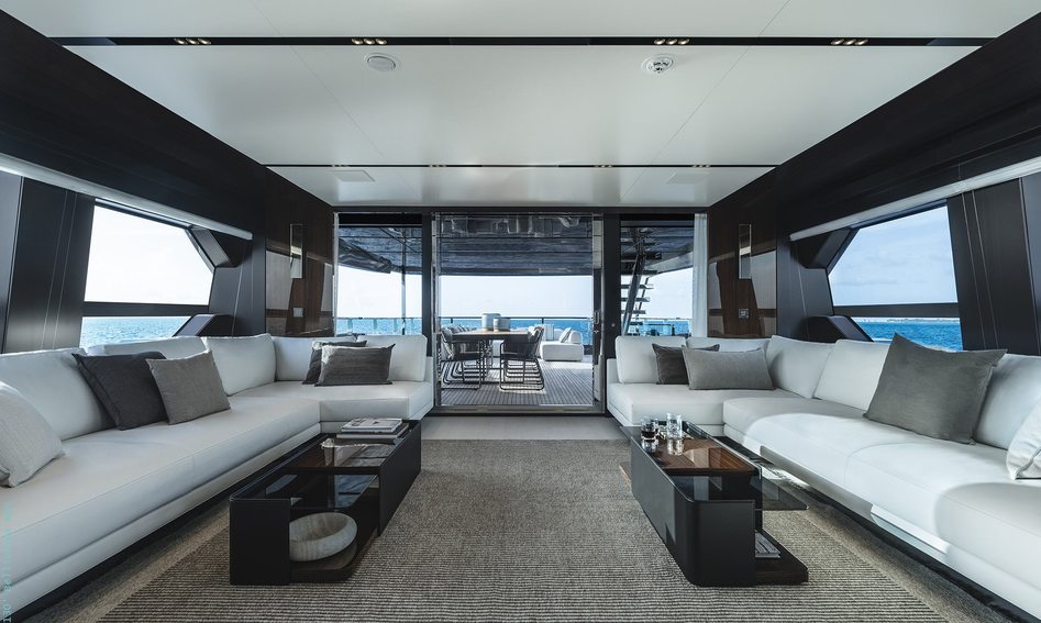 Riva 130 Bellissima, Interior