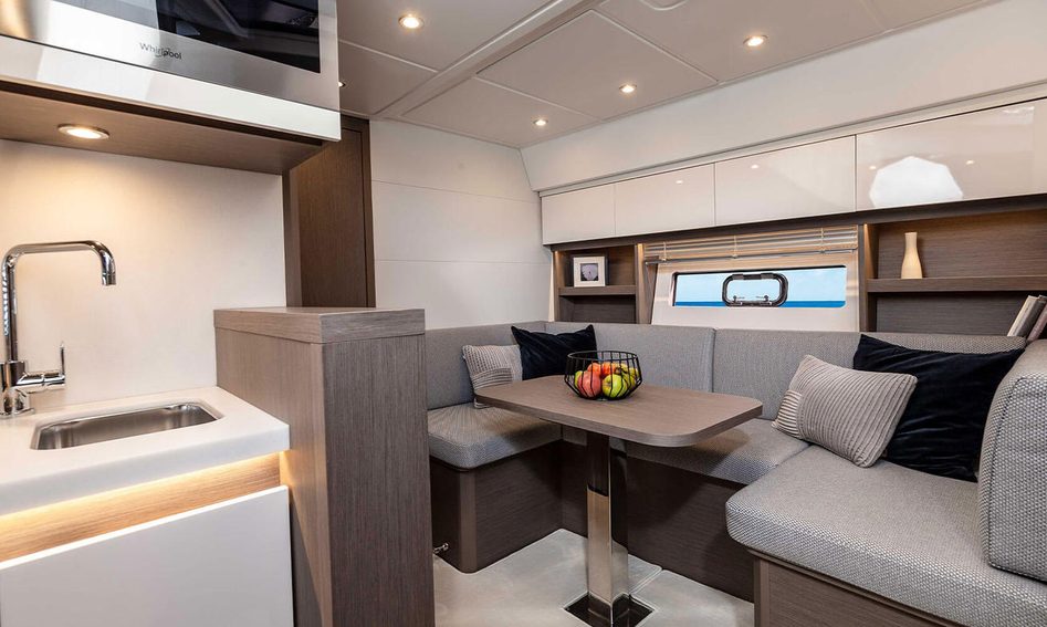 Beneteau Gran Turismo 45, Interior