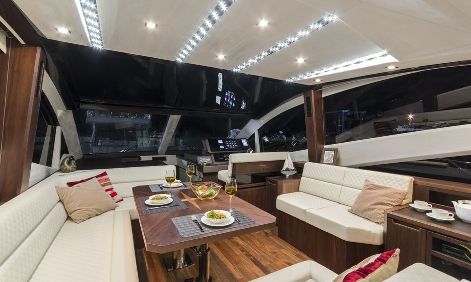 Galeon 560 Skydeck, Interior