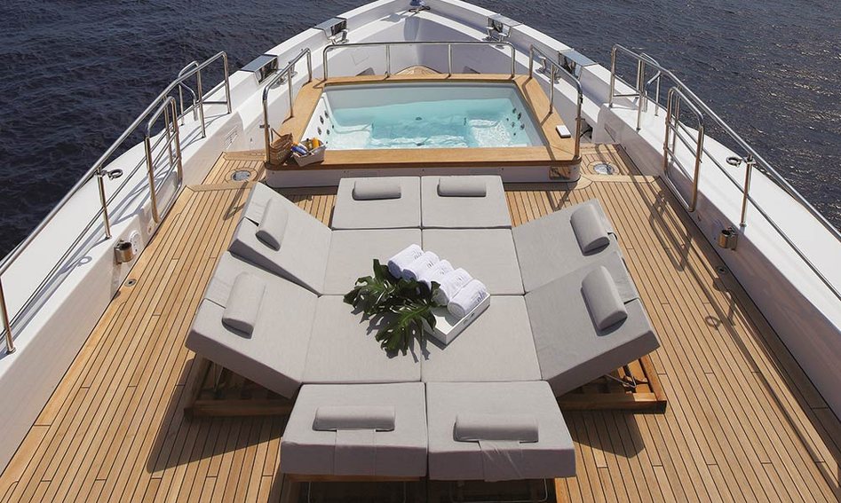 Benetti Mediterraneo 116, Deck Area