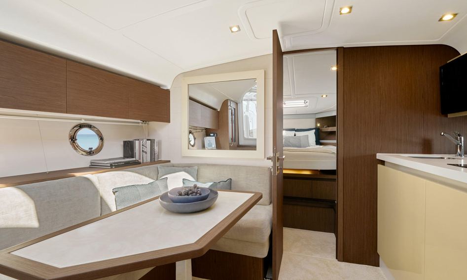 Beneteau Gran Turismo 40, Interior