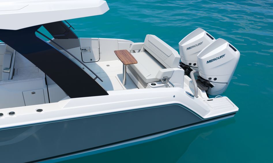 Tiara 35LS, Deck Area