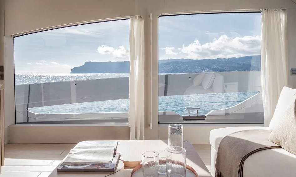 Azimut Seadeck 6 Sundeck, Interior