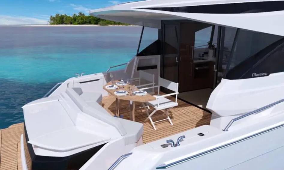 Maritimo S50 Sedan, Deck Area