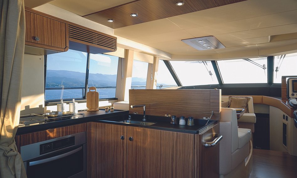 Azimut Magellano 53, Interior