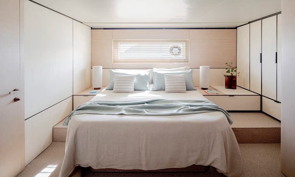 Azimut Seadeck 6 Sundeck, Accommodation