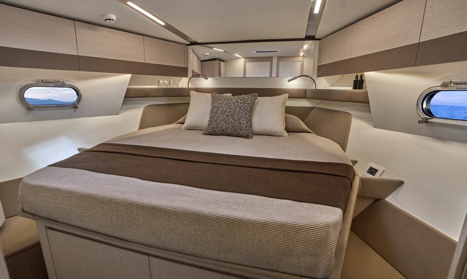 Itama 54, Accommodation