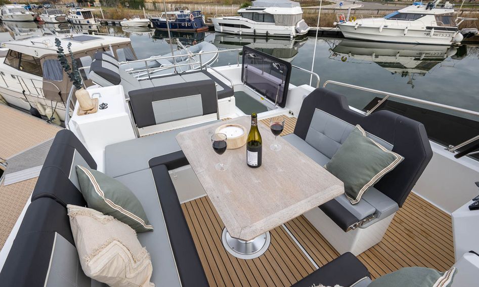 Delphia 12 Flylounge, Fly Deck/Sportdeck